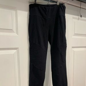 Black ribbed leggings